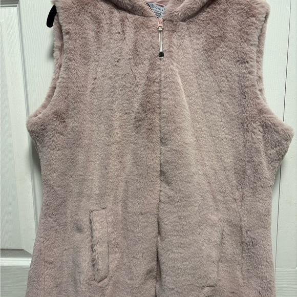 Gaiam faux fur vest. Size XL. EUC! - Picture 2 of 9